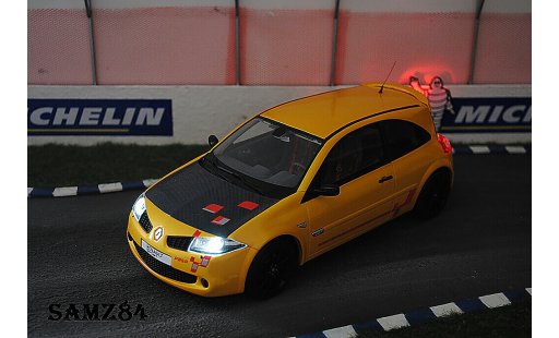 Renault Megane R26R 1/18 Ottomobile Gelb Sirius LED modellautos