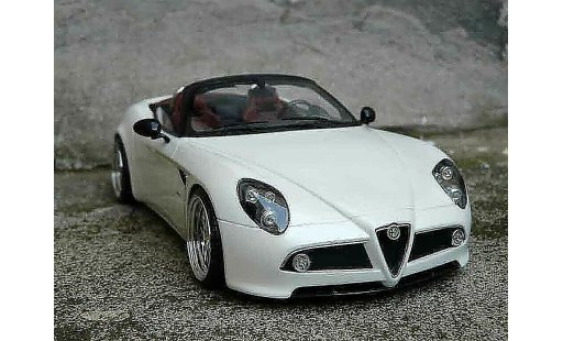 Alfa Romeo 8C competizione 1/18 MR Collection spider mr weiss jantes alu modellautos