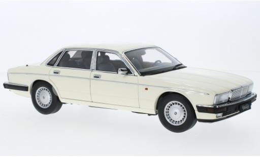 Modellautos Jaguar XJ 1/18 Almost Real 6 (40) blanche Jaguar XJ 1/18 Almost Real 6 (40) blanche modellautos