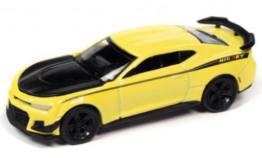 Chevrolet Camaro 1/64 Auto World ZL1 1LE Nickey jaune clair 2019 modellautos