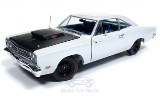 Modellautos Plymouth Road Runner 1/18 Auto World weiss/matt-schwarz 1969 Plymouth Road Runner 1/18 Auto World weiss/matt-schwarz 1969 modellautos