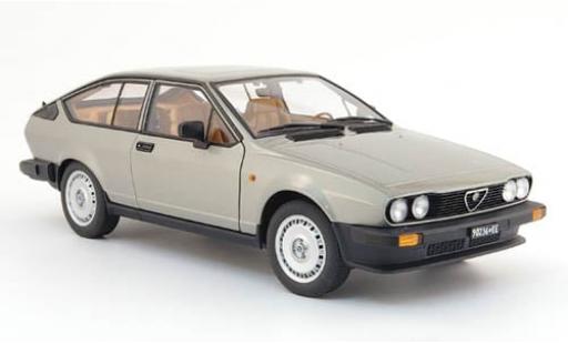 Modellautos Alfa Romeo Alfetta 1/18 AUTOart GTV 2.0 metallise grau 1980 1:18 Alfa Romeo Alfetta 1/18 AUTOart GTV 2.0 metallise grau 1980 1:18 modellautos