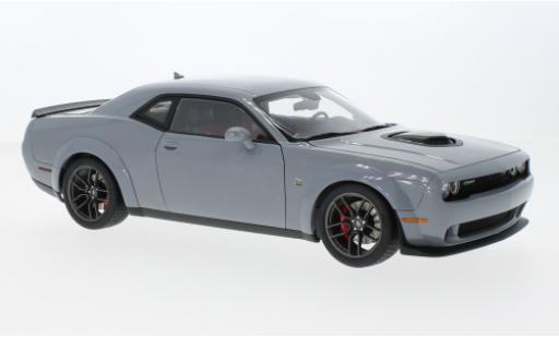 Modellautos Dodge Challenger 1/18 AUTOart R/T Scat Pack Shaker Widebody gris clair 2022 Dodge Challenger 1/18 AUTOart R/T Scat Pack Shaker Widebody gris clair 2022 modellautos