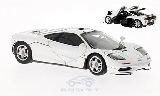 McLaren F1 1/43 AUTOart weiss 1994 mit vielen beweglichen Teilen und Koffer-Set modellautos