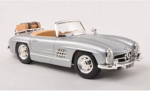 Modellautos Mercedes 300 1/18 Burago SL Roadster silber mit Gepäckträger Mercedes 300 1/18 Burago SL Roadster silber mit Gepäckträger modellautos