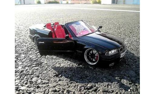 Bmw 325 Cabriolet 1/18 Maisto E36 schwarz interieur cuir rot jantes schwarzs bords chromes modellautos