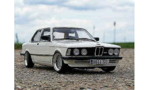 Bmw 323 tuning 1/18 Autoart e21 weiss jantes alpina 16 pouces 1977 modellautos