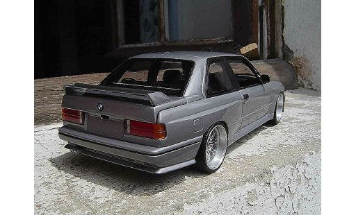 Bmw M3 coupe 1/18 Kyosho E30 grau jantes de m3 e46 avec cerclage chrome modellautos