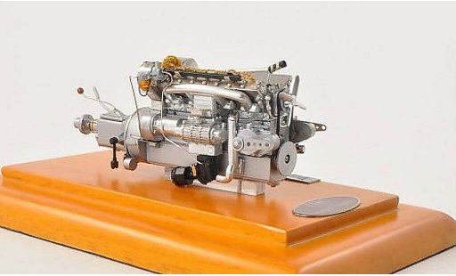 Bugatti 57 SC 1/18 CMC Motor-Aggregat 1938 modellautos