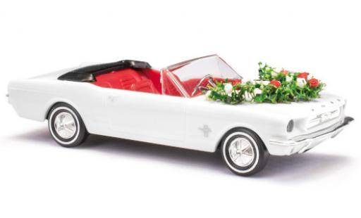 Ford Mustang 1/87 Busch Cabrio weiss mariage avec Décoration modellautos