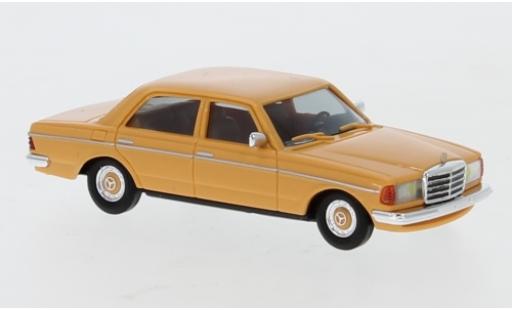 Modellautos Mercedes Classe E 1/87 Busch (W123) 1977 avec jaune Scheinwerfern Mercedes Classe E 1/87 Busch (W123) 1977 avec jaune Scheinwerfern modellautos
