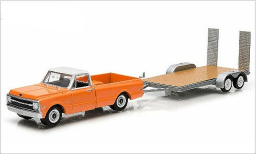Chevrolet C-10 Pickup 1/64 Greenlight Pick-Up mit 2-Achs-Flachbetthanger 1969 modellautos