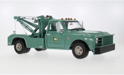 Chevrolet C-30 1/18 Greenlight Dually Wrecker gr&uuml;n 1967 Holley Speed Shop 1:18 modellautos