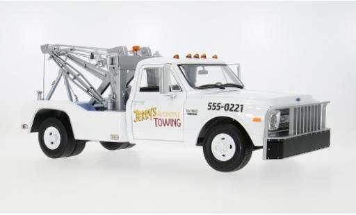 Chevrolet C-30 1/18 Greenlight Dually Wrecker weiss 1969 Jerry&rsquo;s Towing Fall Guy Stuntman 1:18 modellautos