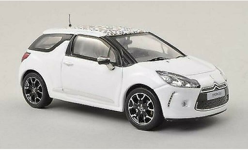 DS Automobiles DS3 Berline 1/43 IXO Kenzo Edition weiss mit Dachdekoration 2010 modellautos