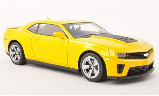 Modellautos Chevrolet Camaro 1/18 CMF ZL1 gelb 2011 Chevrolet Camaro 1/18 CMF ZL1 gelb 2011 modellautos