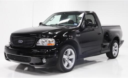 Modellautos Ford F-1 1/18 DNA Collectibles 50 SVT Lightning schwarz 2003 Ford F-1 1/18 DNA Collectibles 50 SVT Lightning schwarz 2003 modellautos