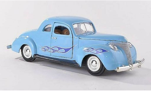 Ford Custom Berline 1/24 Motormax blau mit Flammendekor 1949 modellautos
