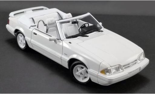Ford Mustang 1/18 GMP LX 5.0L Cabrio Feature Car weiss 1993 Softtop liegt bei modellautos