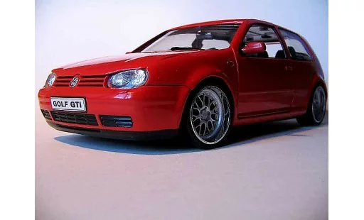 Volkswagen Golf GTI 1/18 Revell rot jantes bords larges modellautos