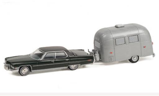 Modellautos Cadillac Sedan 1/64 Greenlight DeVille grün/schwarz 1972 mit Airstream Bambi Cadillac Sedan 1/64 Greenlight DeVille grün/schwarz 1972 mit Airstream Bambi modellautos