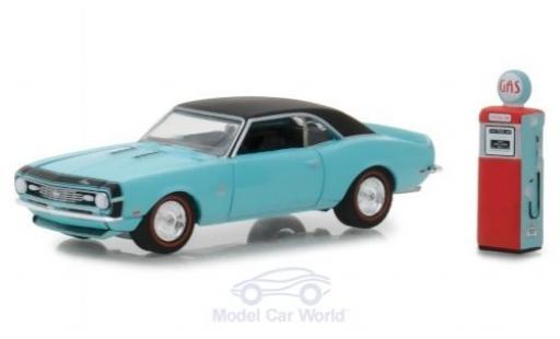 Chevrolet Camaro SS 1/64 Greenlight SS mettalic blau/schwarz 1968 mit Zapfsäule modellautos