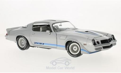 Chevrolet Camaro 1/18 Greenlight Z28 silber/Dekor Fast Times at Ridgemont High 1982 1979 ohne Vitrine modellautos