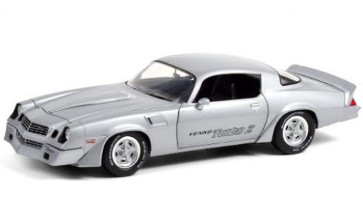 Chevrolet Camaro 1/18 Greenlight Z28 Yenko Turbo Z silber/Dekor 1981 modellautos