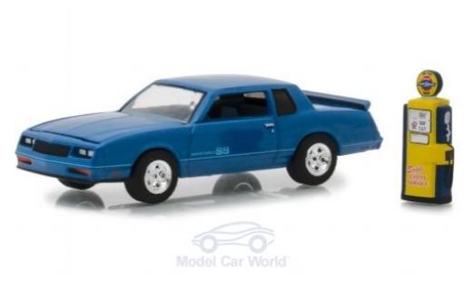 Chevrolet Monte Carlo 1/64 Greenlight SS mettalic blau 1984 mit Zapfsäule modellautos