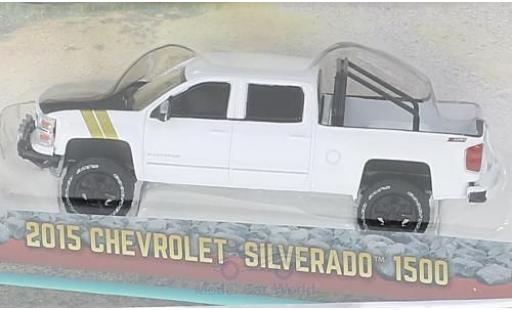 Chevrolet Silverado 1/64 Greenlight 1500 weiss/schwarz 2015 modellautos