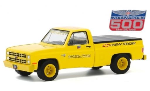 Modellautos Chevrolet Silverado 1/64 Greenlight gelb/Dekor Official Truck 1986 70th Annual Indianapolis 500 Mile Race Chevrolet Silverado 1/64 Greenlight gelb/Dekor Official Truck 1986 70th Annual Indianapolis 500 Mile Race modellautos