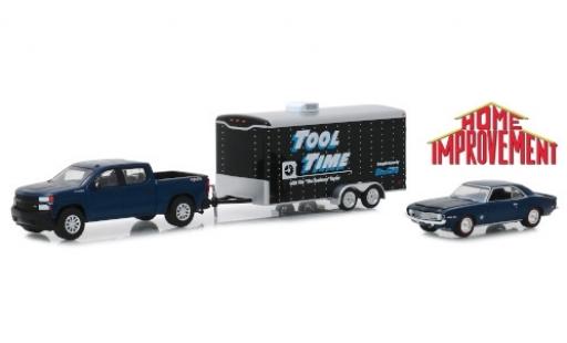 Modellautos Chevrolet Silverado 1/64 Greenlight Tool Time 2019 mit 1969 Camaro SS und Zweiachskofferanhänger Chevrolet Silverado 1/64 Greenlight Tool Time 2019 mit 1969 Camaro SS und Zweiachskofferanhänger modellautos