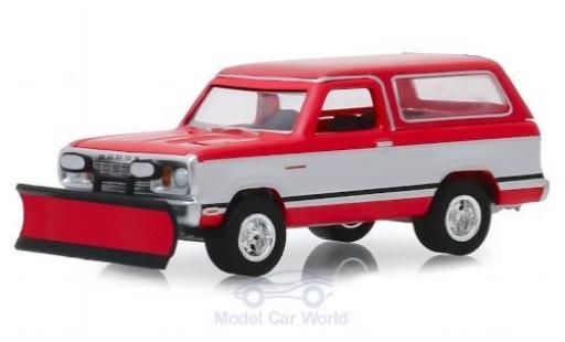 Modellautos Dodge RAM 1/64 Greenlight Ramcharger rot/weiss 1977 mit Schneepflug Dodge RAM 1/64 Greenlight Ramcharger rot/weiss 1977 mit Schneepflug modellautos