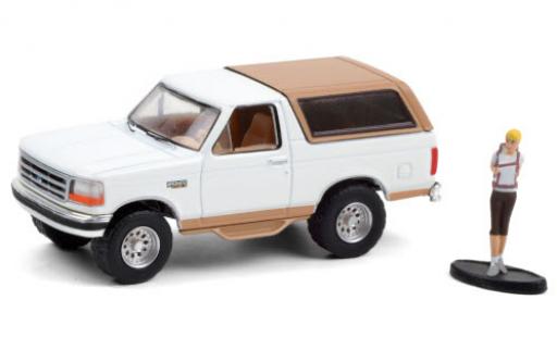 Modellautos Ford Bronco 1/64 Greenlight Eddie Bauer weiss/matt-beige 1996 avec figurine Ford Bronco 1/64 Greenlight Eddie Bauer weiss/matt-beige 1996 avec figurine modellautos