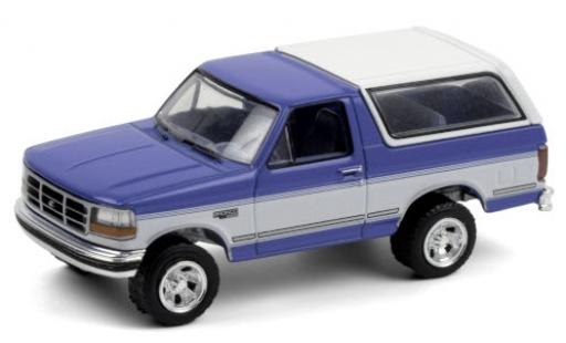 Modellautos Ford Bronco 1/64 Greenlight XLT mettalic blau/weiss 1992 Ford Bronco 1/64 Greenlight XLT mettalic blau/weiss 1992 modellautos