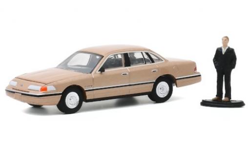 Modellautos Ford Crown 1/64 Greenlight Victoria LX mettalic beige 1992 avec figurine Ford Crown 1/64 Greenlight Victoria LX mettalic beige 1992 avec figurine modellautos