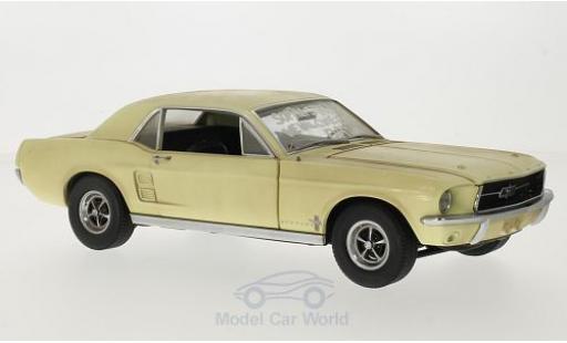 Ford Mustang 1967 1/18 Greenlight Coupe beige/Dekor The Walking Dead 1967 inklusive Accessoires modellautos