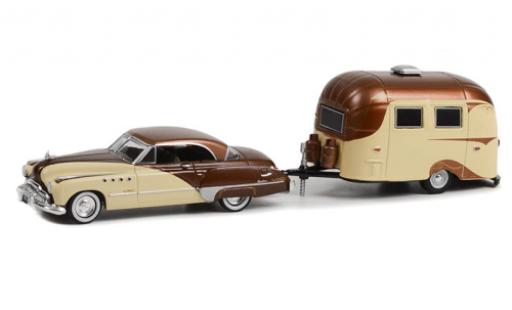 Modellautos Buick Roadmaster 1/64 Greenlight Hardtop brun/beige 1949 Buick Roadmaster 1/64 Greenlight Hardtop brun/beige 1949 modellautos