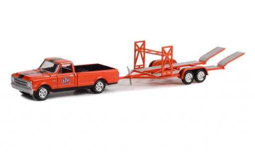 Modellautos Chevrolet C-10 1/64 Greenlight Pick Up orange STP 1968 Chevrolet C-10 1/64 Greenlight Pick Up orange STP 1968 modellautos