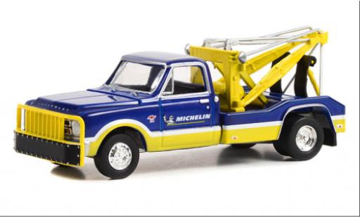 Modellautos Chevrolet C-30 1/64 Greenlight Dually Wrecker Michelin 1967 Chevrolet C-30 1/64 Greenlight Dually Wrecker Michelin 1967 modellautos