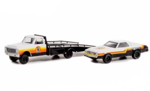 Modellautos Chevrolet C-30 1/64 Greenlight Ramp Truck Armor All 1972 Chevrolet C-30 1/64 Greenlight Ramp Truck Armor All 1972 modellautos