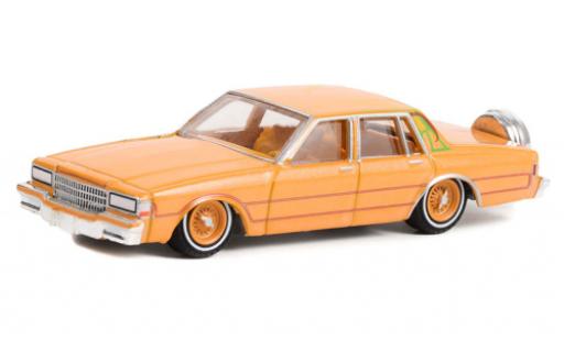 Modellautos Chevrolet Caprice Classic 1/64 Greenlight orange/Dekor 1990 Chevrolet Caprice Classic 1/64 Greenlight orange/Dekor 1990 modellautos