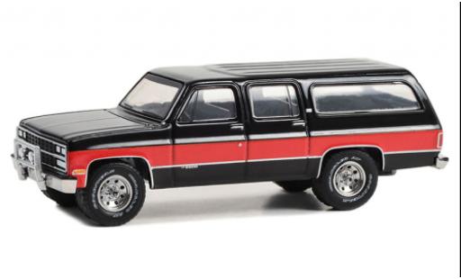Modellautos Chevrolet Suburban 1/64 Greenlight noire/rouge 1990 Chevrolet Suburban 1/64 Greenlight noire/rouge 1990 modellautos
