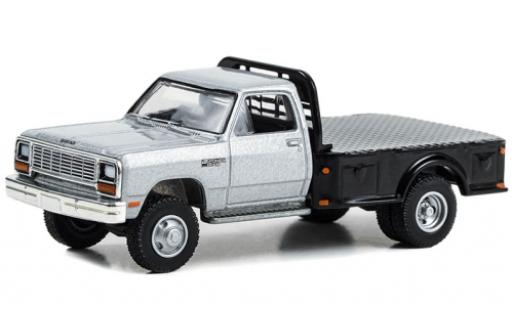 Modellautos Dodge RAM 1/64 Greenlight W-350 Power Dually Flatbed d 1985 Dodge RAM 1/64 Greenlight W-350 Power Dually Flatbed d 1985 modellautos