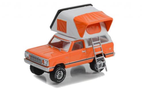 Modellautos Dodge RAM 1/64 Greenlight Ramcharger SE orange/blanche 1977 Dodge RAM 1/64 Greenlight Ramcharger SE orange/blanche 1977 modellautos