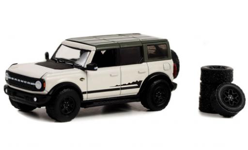 Modellautos Ford Bronco 1/64 Greenlight Wildtrak weiss/schwarz 2021 Ford Bronco 1/64 Greenlight Wildtrak weiss/schwarz 2021 modellautos