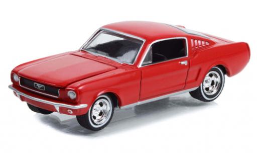 Ford Mustang 1/64 Greenlight Fastback 2+2 rouge Fall Guy Stuntman Association 1966 modellautos