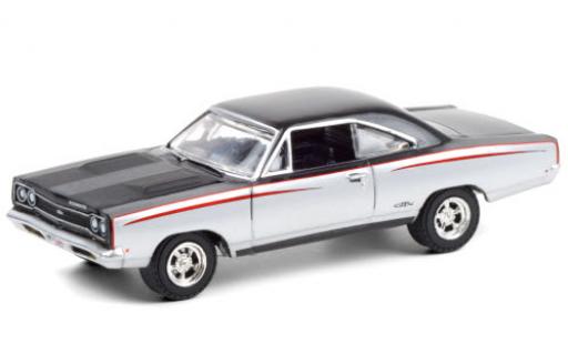 Modellautos Plymouth GTX 1/64 Greenlight Custom silber/schwarz 1968 Plymouth GTX 1/64 Greenlight Custom silber/schwarz 1968 modellautos