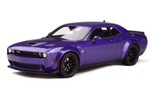 Modellautos Dodge Challenger 1/18 GT Spirit R/T Scat Pack Widebody mettalic lila Dodge Challenger 1/18 GT Spirit R/T Scat Pack Widebody mettalic lila modellautos