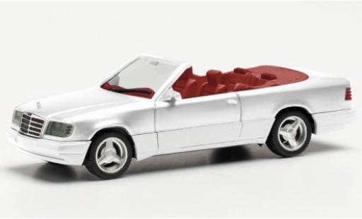 Modellautos Mercedes Classe E 1/87 Herpa 320 CE (C124) cabriolet blanche Mercedes Classe E 1/87 Herpa 320 CE (C124) cabriolet blanche modellautos